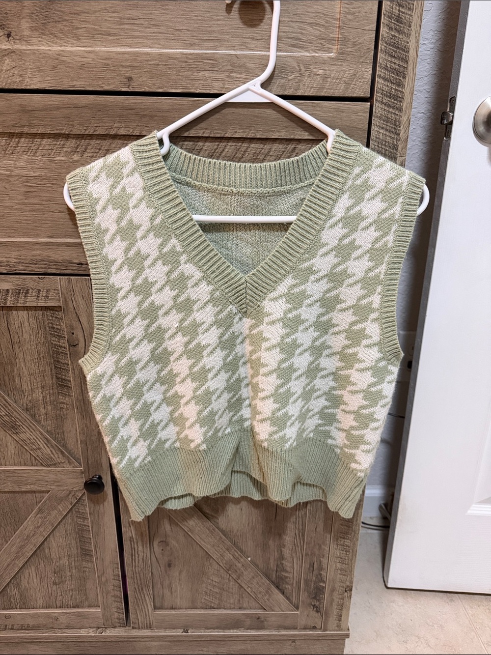 SHEIN Olive & Cream Houndstooth V-Neck Sweater Vest